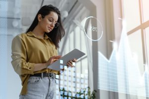 medium-shot-woman-holding-tablet